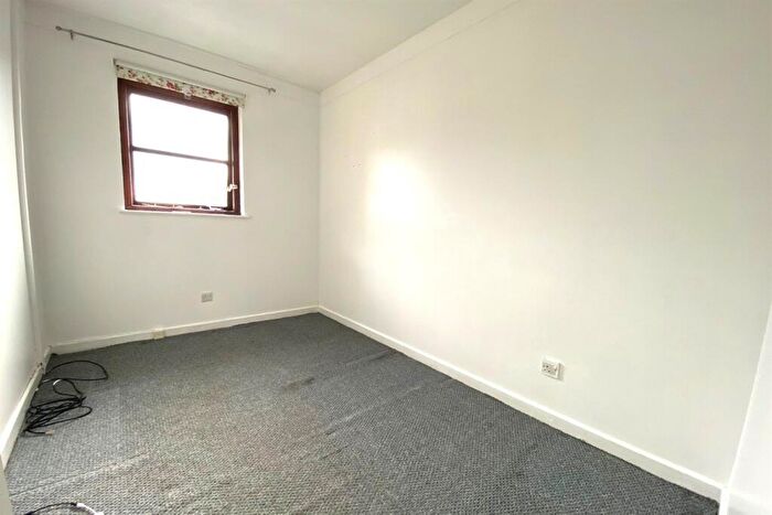 4 Bedroom Town House To Rent In Butlers Walk, BS5