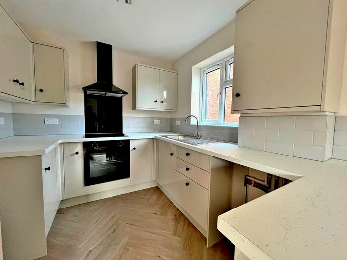 1 Bedroom Flat To Rent In Victoria Drive, Bognor Regis, West Sussex, PO21