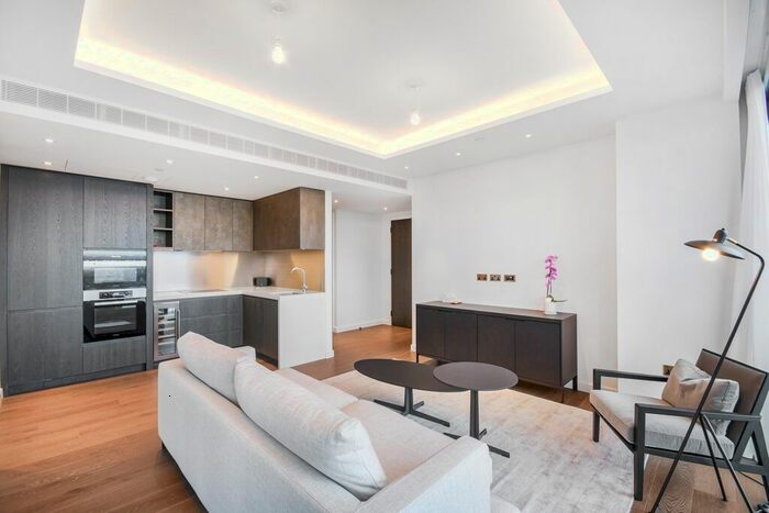 3 Bedroom Flat To Rent In Carnation Way, London, SW8