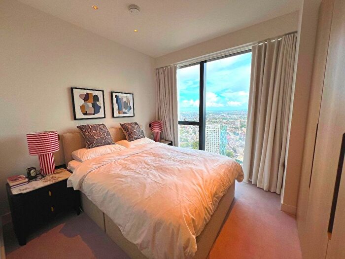 3 Bedroom Flat To Rent In Apartment, River Park Tower, Nine Elms Lane, London, SW8