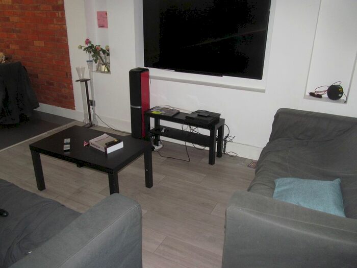 6 Bedroom Terraced House To Rent In Donnington Road, Reading, RG1