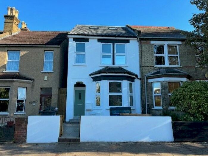 3 Bedroom Flat To Rent In London Road, Bromley, BR1