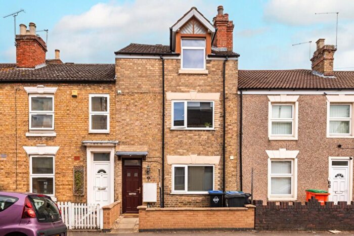 6 Bedroom House Of Multiple Occupation For Sale In William Street, Rugby, Warwickshire, CV21