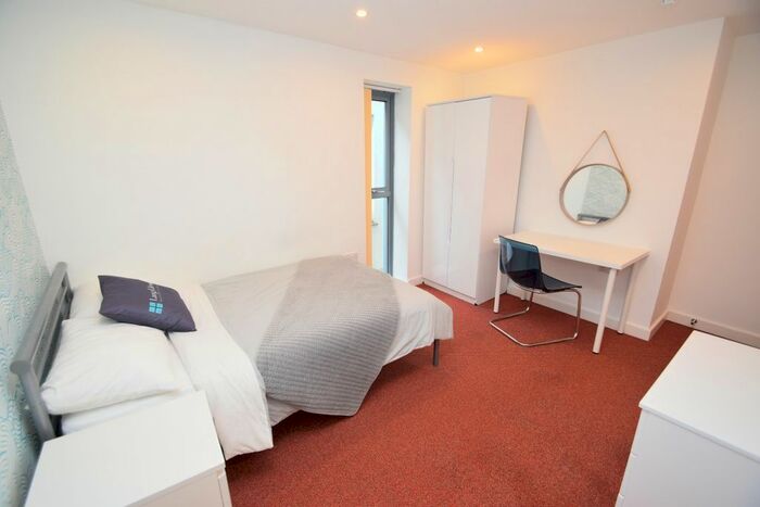 1 Bedroom Flat To Rent In Market Street, Falmouth, TR11