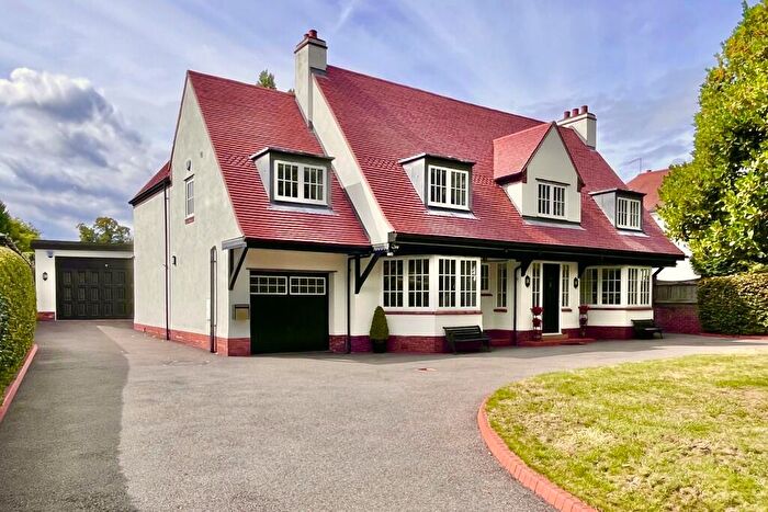 5 Bedroom Detached House For Sale In St. Wilfrids Road, Bessacarr, DN4