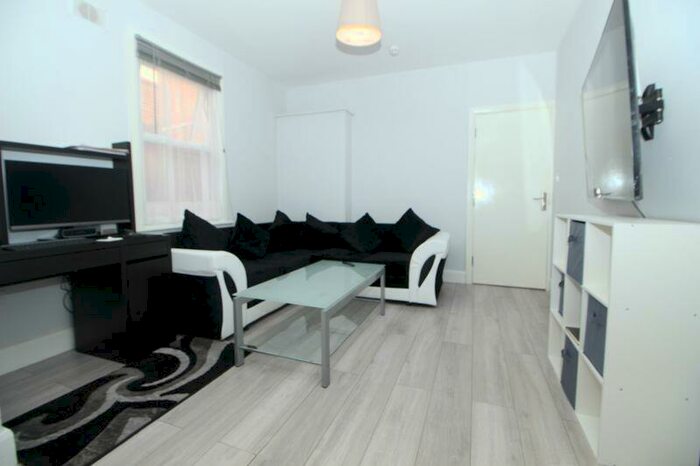 1 Bedroom Flat To Rent In Ledgers Road, Slough, SL1