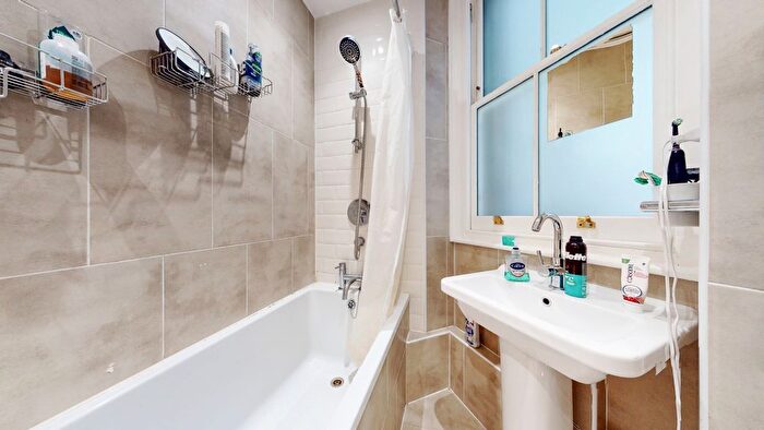 3 Bedroom Flat To Rent In Clarence Gate Gardens, Glentworth Street, NW1