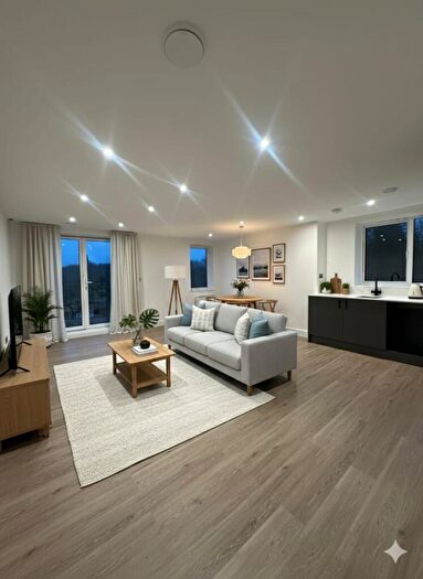 2 Bedroom Apartment To Rent In Mitchley Hill, South Croydon, CR2