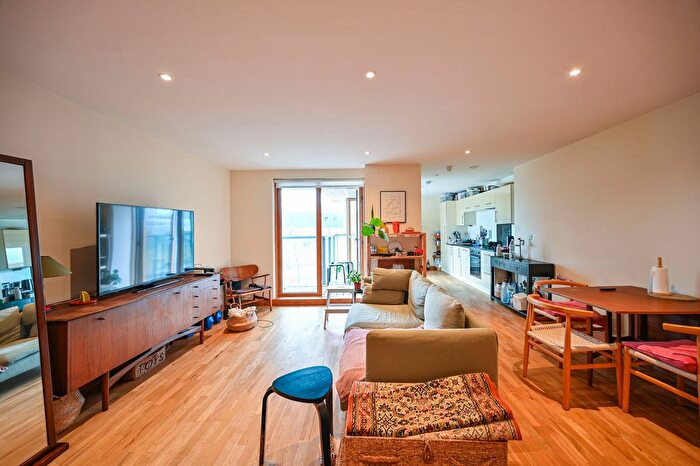 2 Bedroom Flat For Sale In Wick Lane, Bow, London, E3