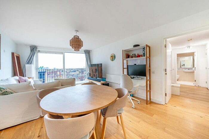 2 Bedroom Apartment For Sale In Steedman Street, London, SE17