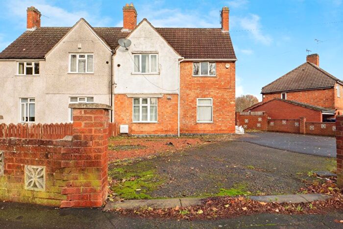 3 Bedroom Semi Detached House For Sale In Waltham Avenue, Leicester, LE3