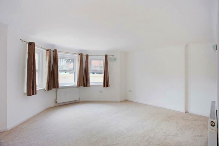 2 Bedroom Apartment To Rent In St Marks Hill, Surbiton, KT6