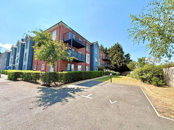 2 Bedroom Flat For Sale In Tilling Green, Dunstable, LU5