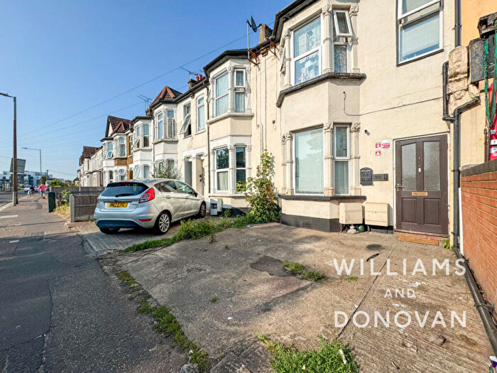 2 Bedroom Flat For Sale In Sutton Road, Southend-on-Sea, SS2