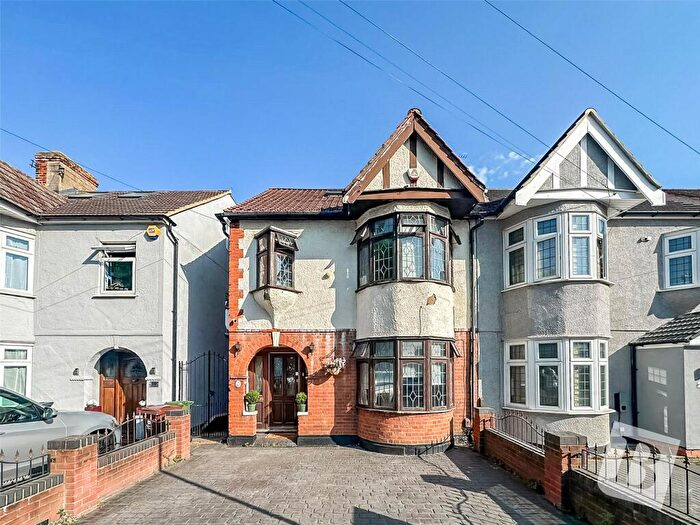 4 Bedroom Semi-Detached House For Sale In Rose Glen, Romford, RM7