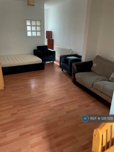 Studio To Rent In Acton Lane, London, NW10