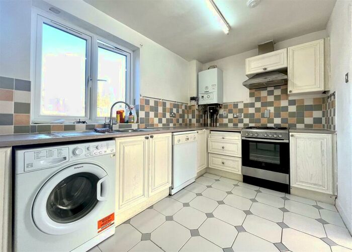 3 Bedroom Apartment To Rent In Chestbrook Court, Forsyth Place, Enfield, EN1