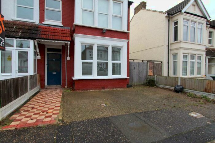 1 Bedroom Flat To Rent In Flat Honiton Road Southend, SS1