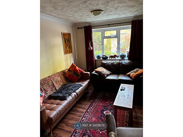 1 Bedroom Maisonette To Rent In Claremont House, West Byfleet, KT14