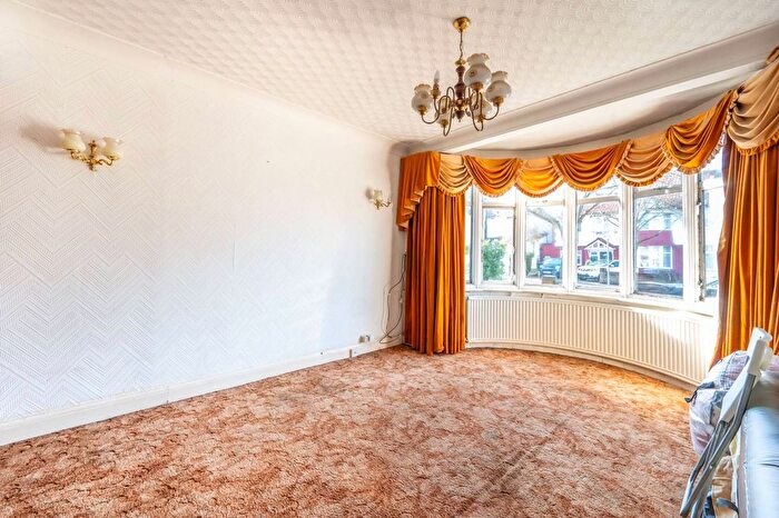 3 Bedroom Semi-detached House For Sale In Park Avenue North, Willesden Green, London, NW10