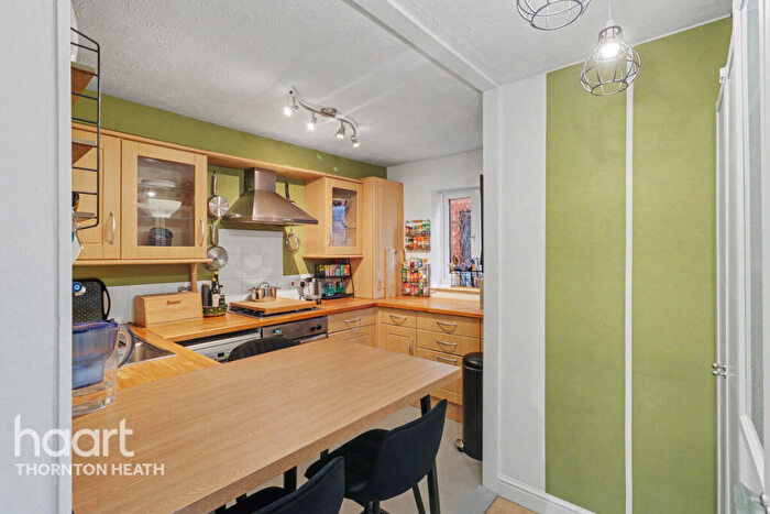 2 Bedroom Apartment For Sale In Birchanger Road, London, SE25