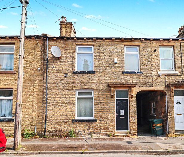 3 Bedroom Terraced House For Sale In Watmough Street, Bradford, BD7