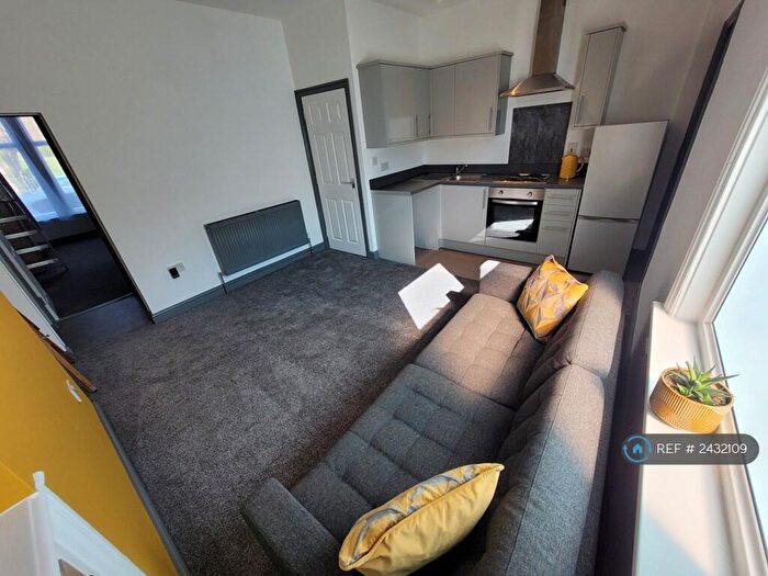 1 Bedroom Flat To Rent In Springfield Mount, Armley, Leeds, LS12