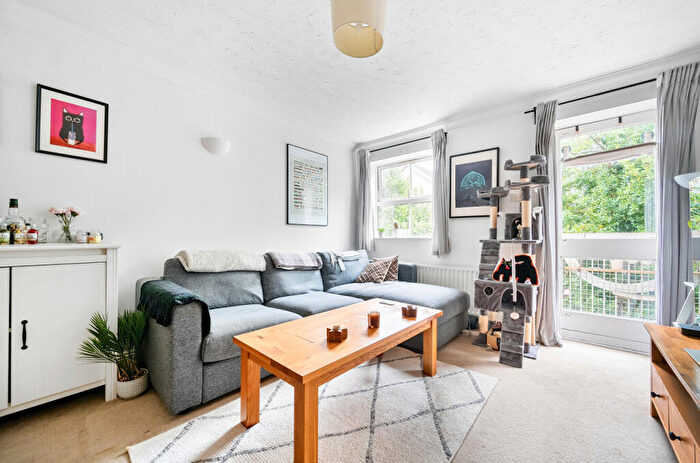 2 Bedroom Flat For Sale In Hulse Road, Banister Park, Southampton, Hampshire, SO15