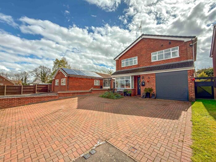 4 Bedroom Detached House For Sale In The Birches, Bulkington, CV12