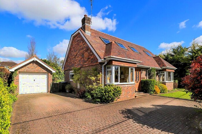 3 Bedroom Detached House For Sale In South Drive, Littleton, Winchester, Hampshire, SO22