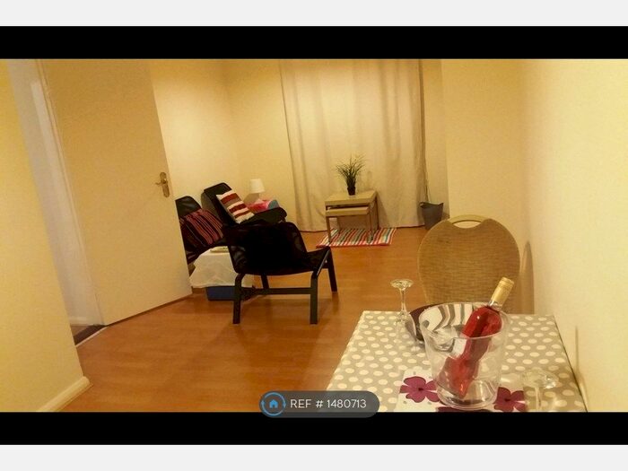 1 Bedroom Flat To Rent In Ritz Court, Potters Bar, EN6