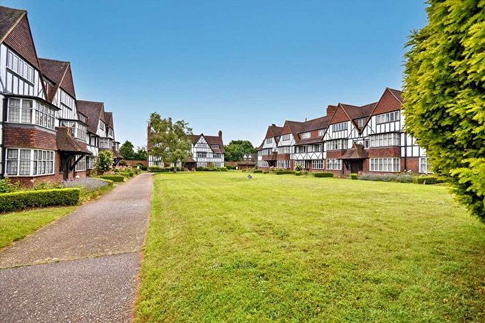 2 Bedroom Flat To Rent In Thanet Court, Queens Drive, Acton, W3