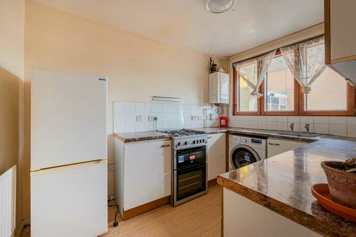 3 Bedroom Flat To Rent In Willowbrook Estate, Peckham, London, SE15