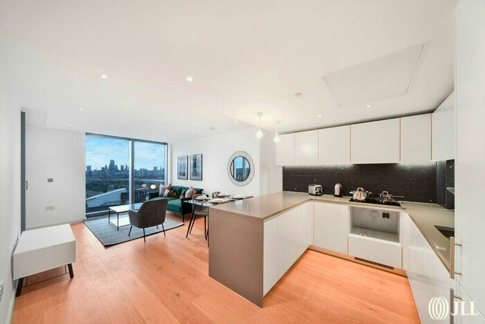 1 Bedroom Flat To Rent In Landmark Pinnacle, London, E14