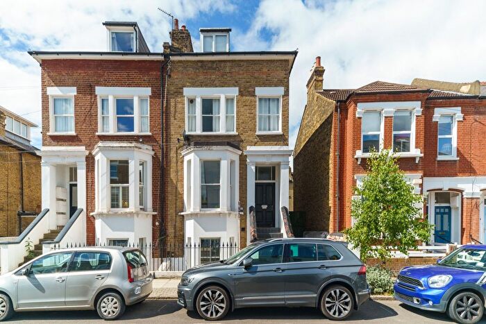 2 Bedroom Flat For Sale In Haldon Road, Wandsworth, SW18