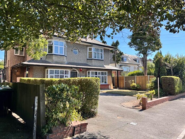 2 Bedroom Flat For Sale In Ascham Road, Bournemouth, BH8