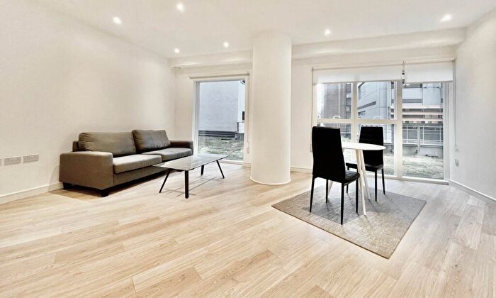 1 Bedroom Apartment To Rent In Saffron Central Square, Pinnacle Apartments, CR0
