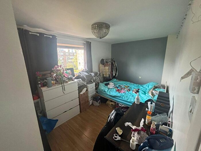 3 Bedroom Flat To Rent In Detling House, SE17