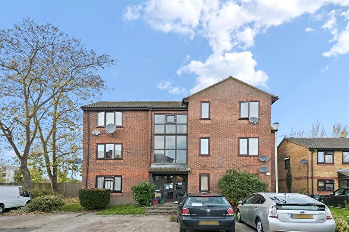 1 Bedroom Flat For Sale In Barnes Avenue, Southall, UB2