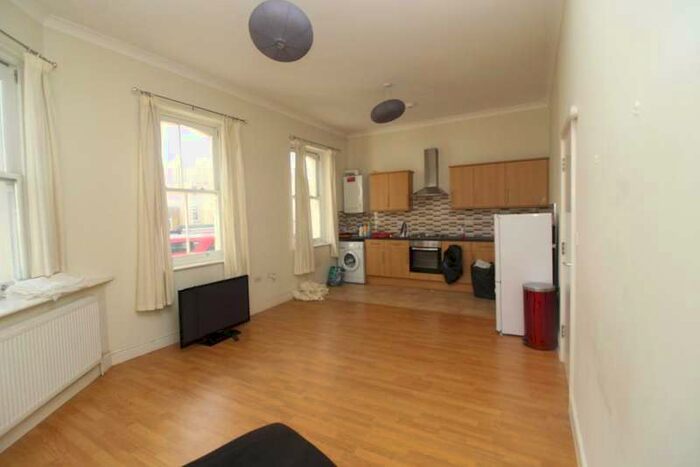 2 Bedroom Flat To Rent In Hoe Street, London, E17