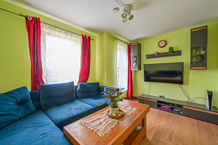 1 Bedroom Flat For Sale In Tollgate Road, Beckton, London, E6