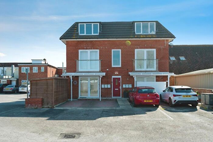 2 Bedroom Flat For Sale In Elm Grove, Hayling Island, PO11