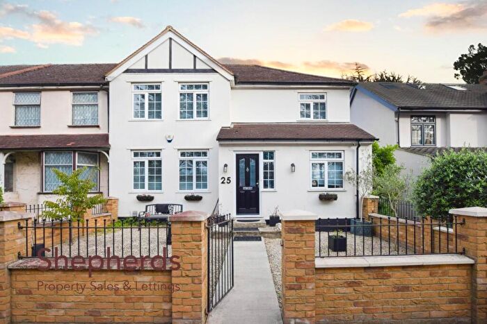 6 Bedroom House For Sale In Beltona Gardens, Cheshunt, EN8