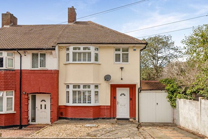 4 Bedroom Semi-Detached House For Sale In London, Greater London, SE9