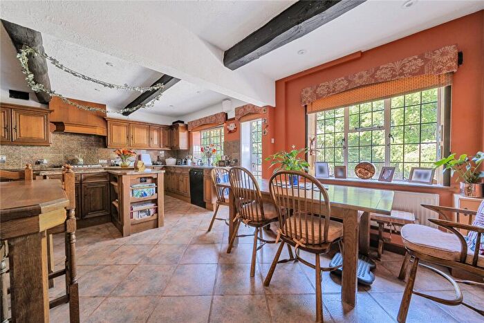 5 Bedroom Detached House For Sale In Carrick Lane, Yateley, Hampshire, GU46