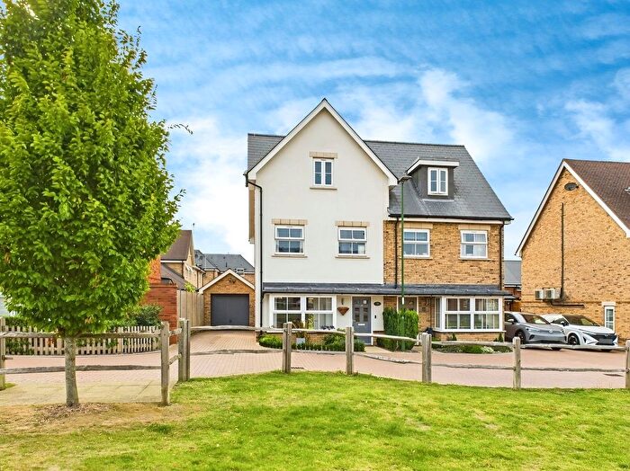 3 Bedroom Semi-Detached House For Sale In Onslow Walk, Broadbridge Heath, RH12