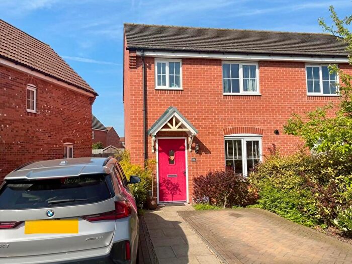 3 Bedroom Semi-Detached House For Sale In Taunton Road, Bourne, PE10