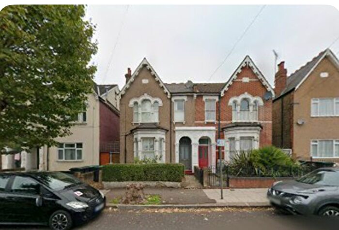 3 Bedroom Flat To Rent In Belmont Road, London, N15