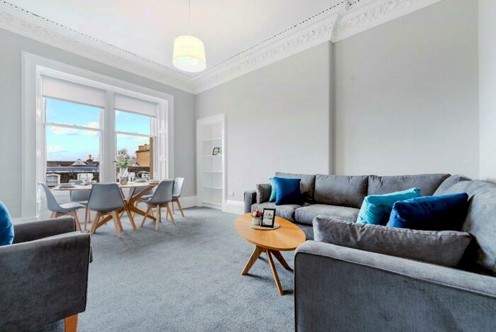 5 Bedroom Flat To Rent In East Claremont Street, New Town, Edinburgh, EH7