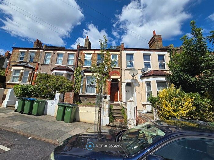 2 Bedroom Flat To Rent In Piedmont Road, London, SE18